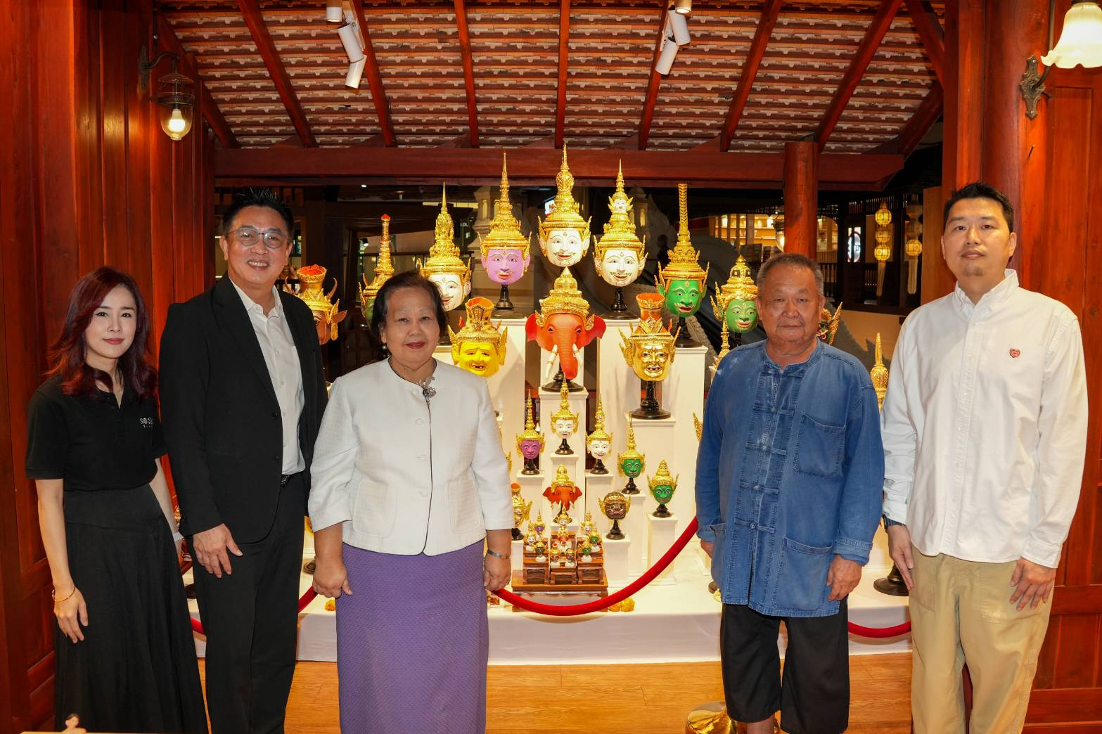เมืองสุขสยาม ณ ไอคอนสยาม เปิดตัวโซน “SOOK SMALL WORLD” เนรมิตพื้นที่ชั้น UG เป็นศูนย์กลางงานคราฟต์ไทยขนาดจิ๋วที่ย่อส่วนวิถีชีวิตและวัฒนธรรมไทยไว้อย่างวิจิตรบรรจง
